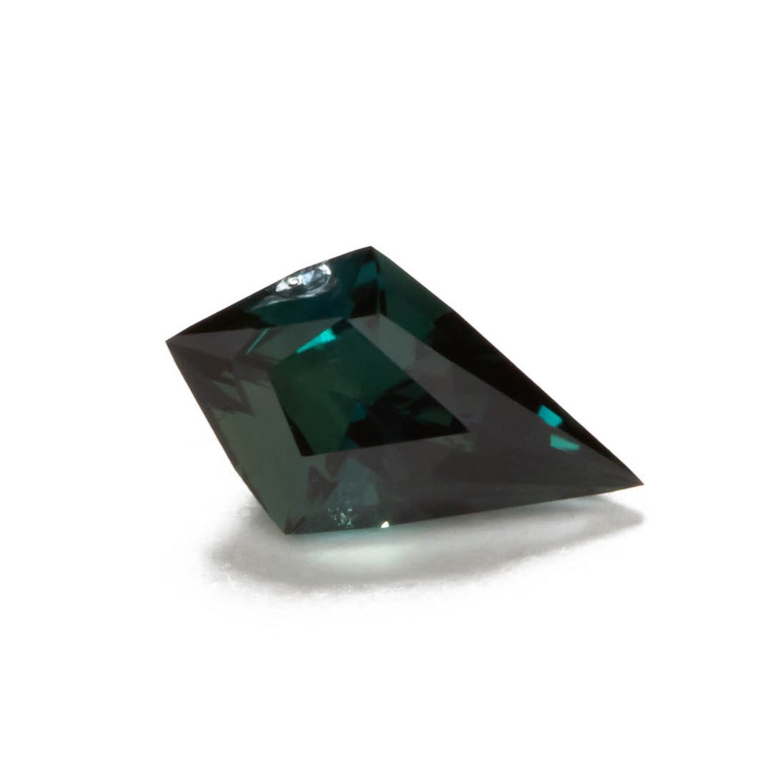 af0110 dark grey-blue african sapphire kite cut