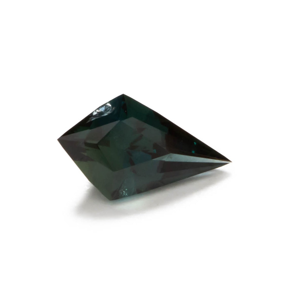 af0110 dark grey-blue african sapphire kite cut