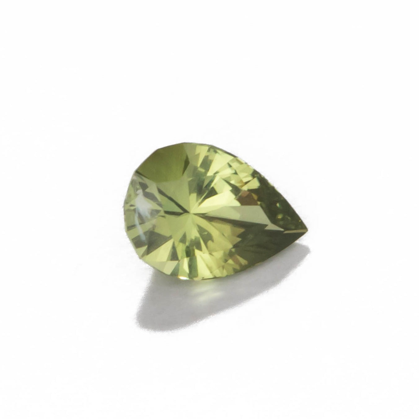 AF0124 yellow green pear african sapphire