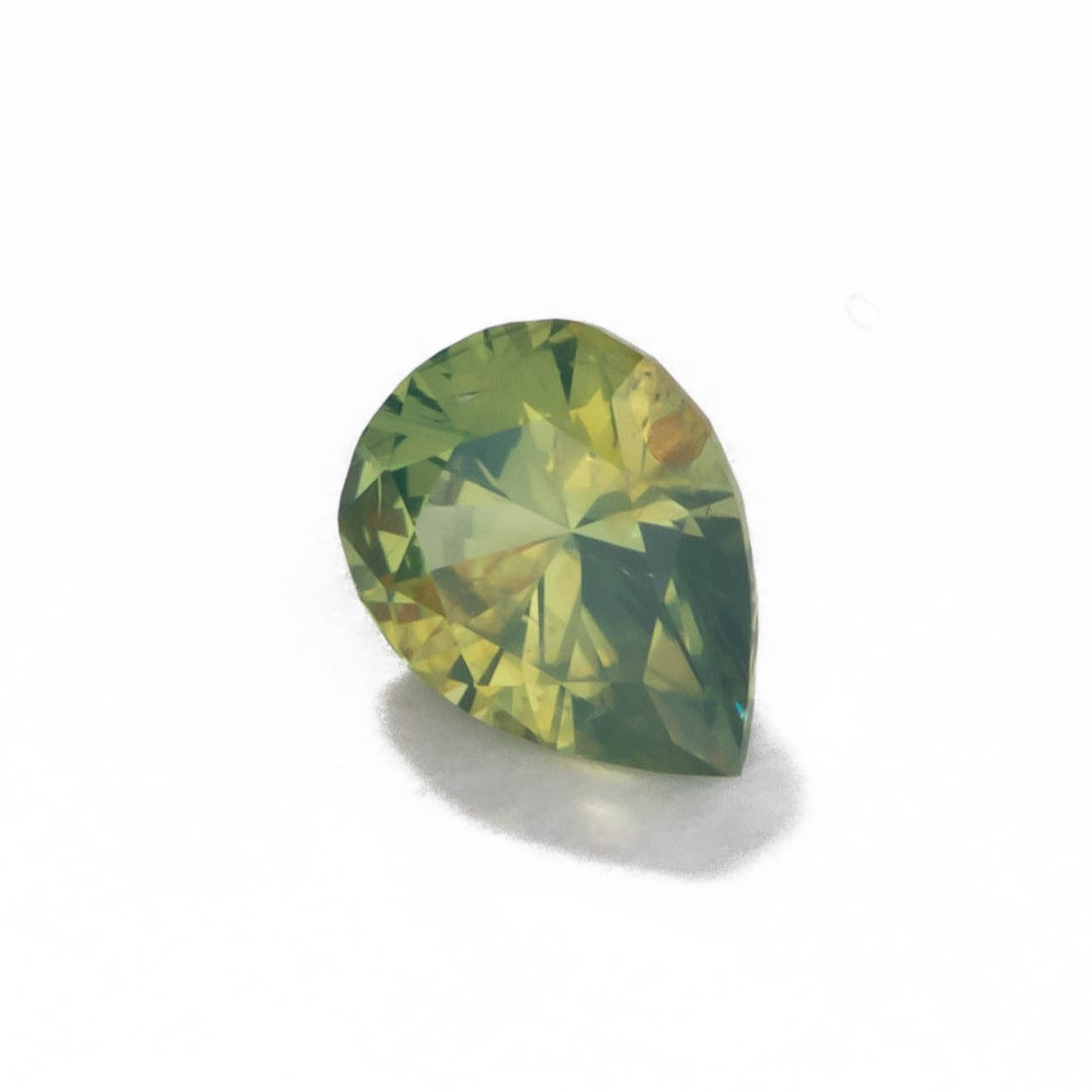 af0125 yellow-green african sapphire pear