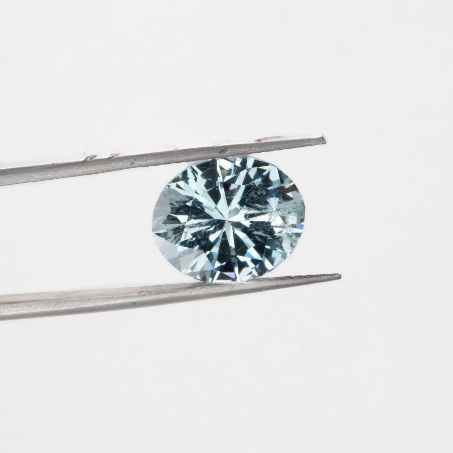 AQ0106 light blue oval aquamarine