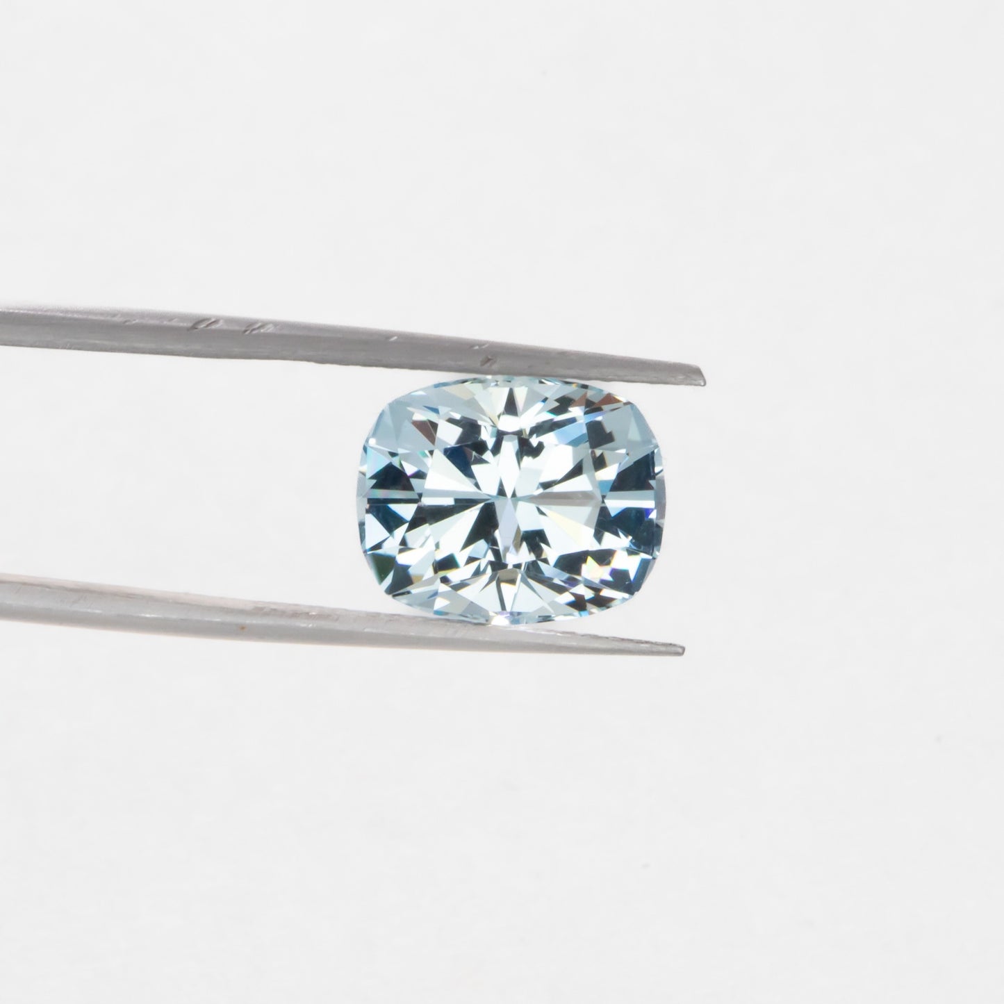 AQ0107 elongated cushion aquamarine