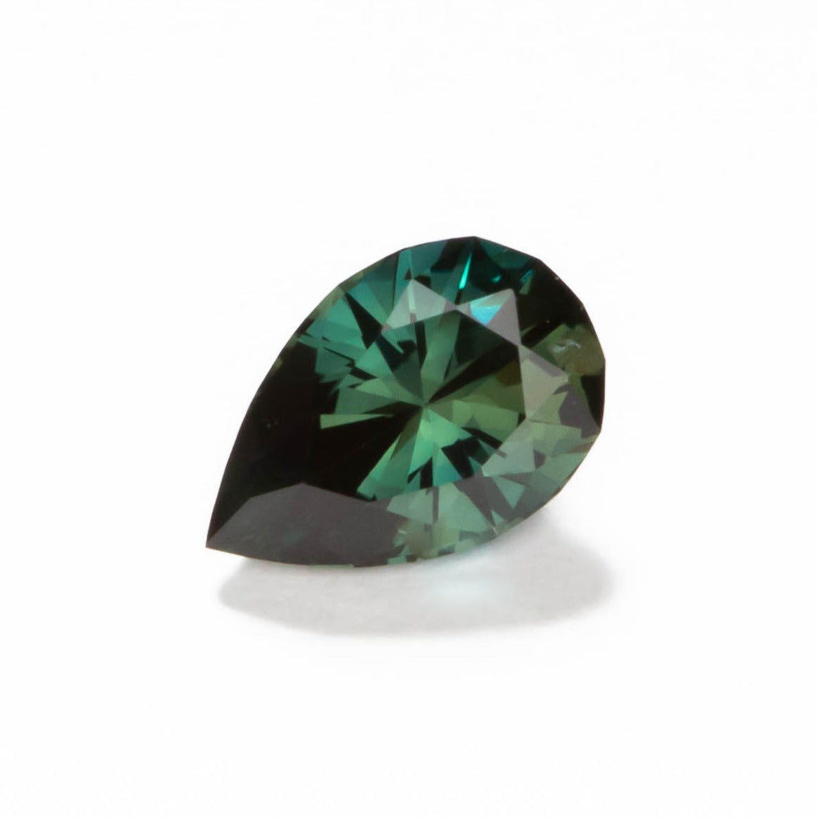 au0118 parti color green-yellow australian sapphire pear