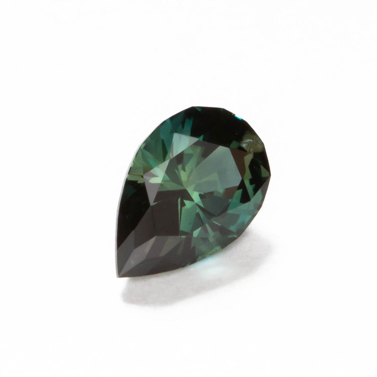 au0118 parti color green-yellow australian sapphire pear