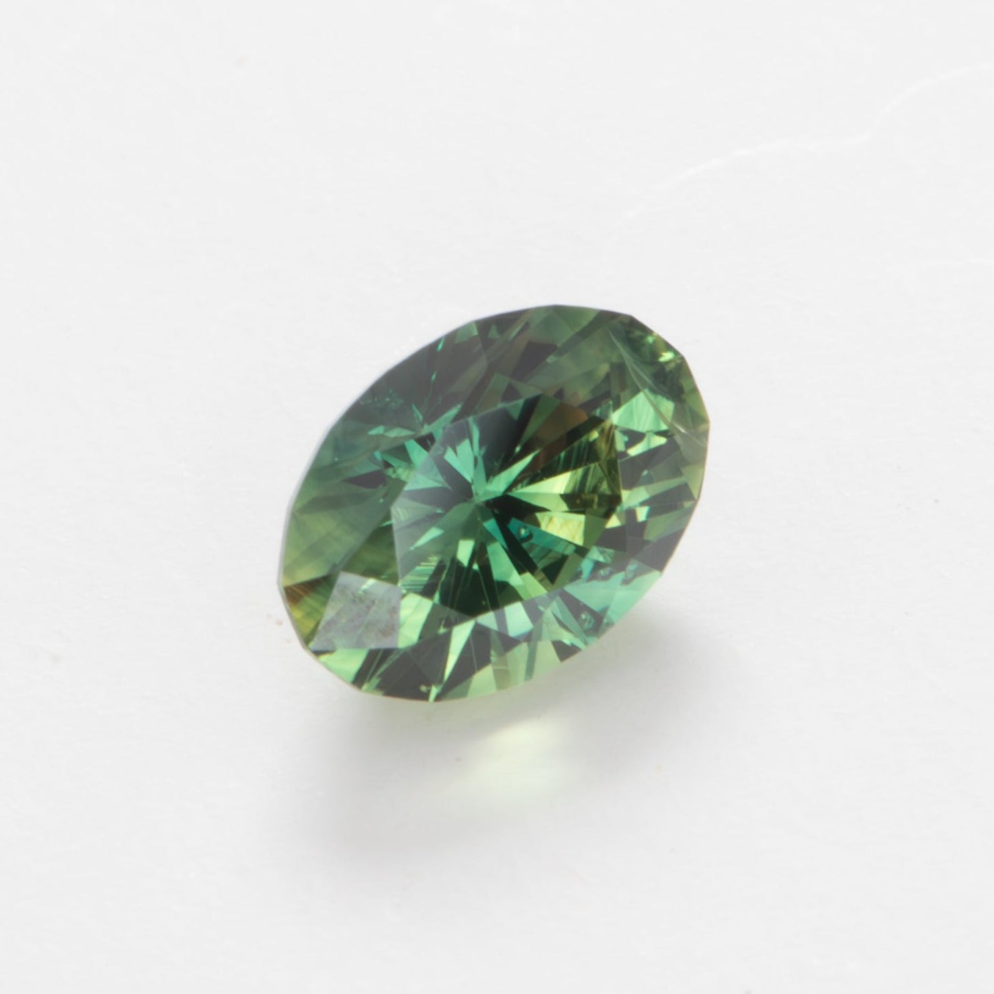 AU0130 oval green australian sapphire