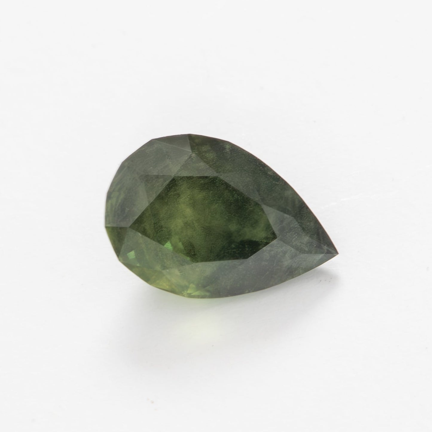 AU0136 green pear australian sapphire