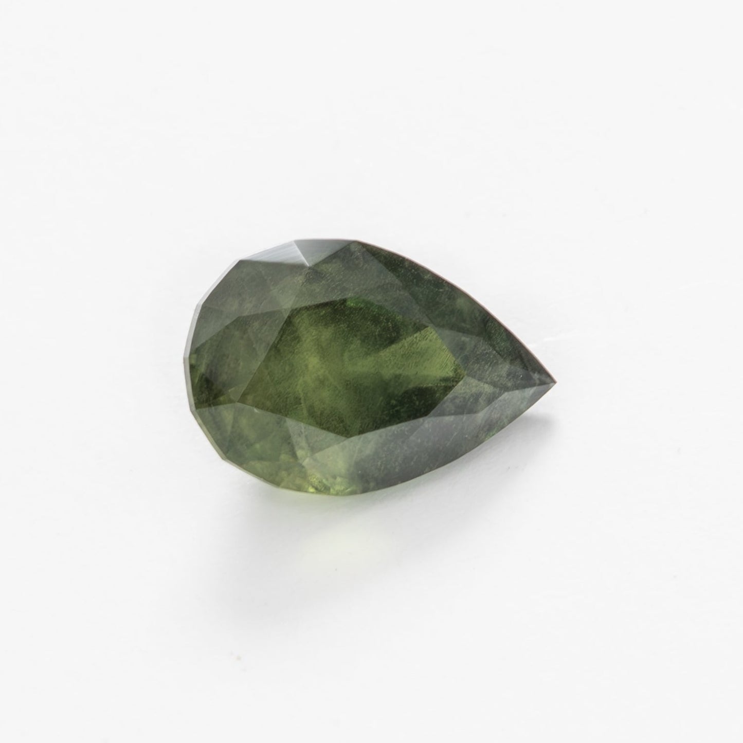 AU0136 green pear australian sapphire