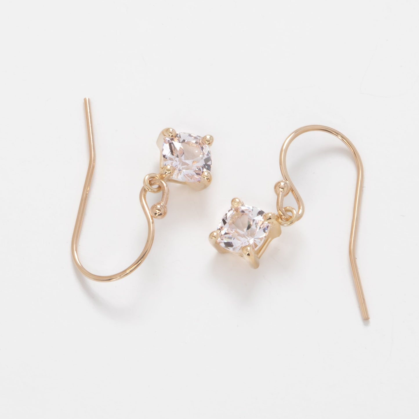 Cassandra Drop earrings yellow gold lab sapphire