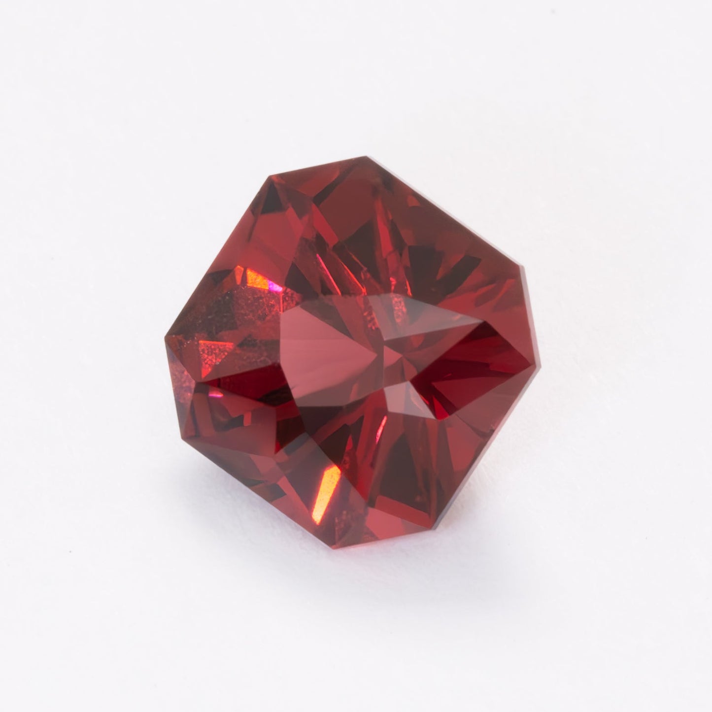 GR0131 red malaya garnet asscher 2.80ct