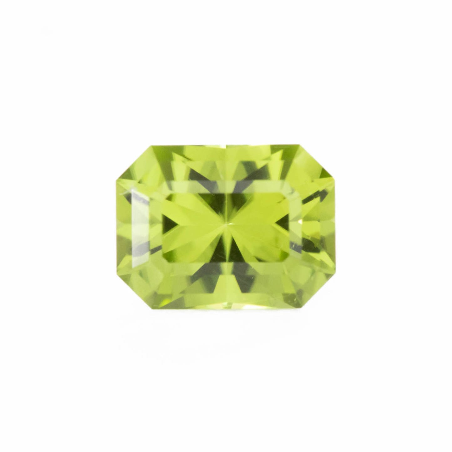 PD0100 green radiant cut peridot
