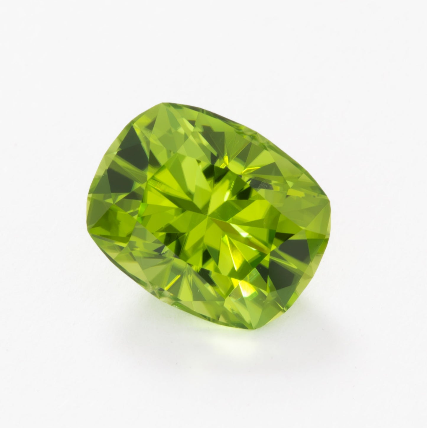 PD0105 elongated cushion peridot