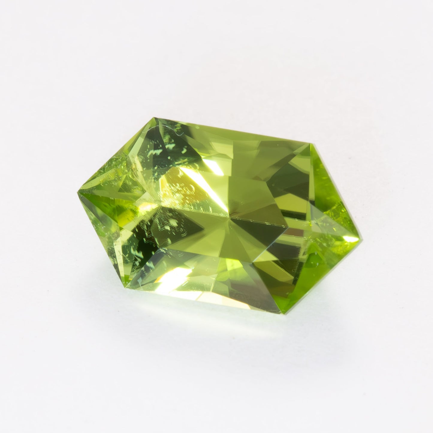 PD0106 dutch marquise vibrant green peridot