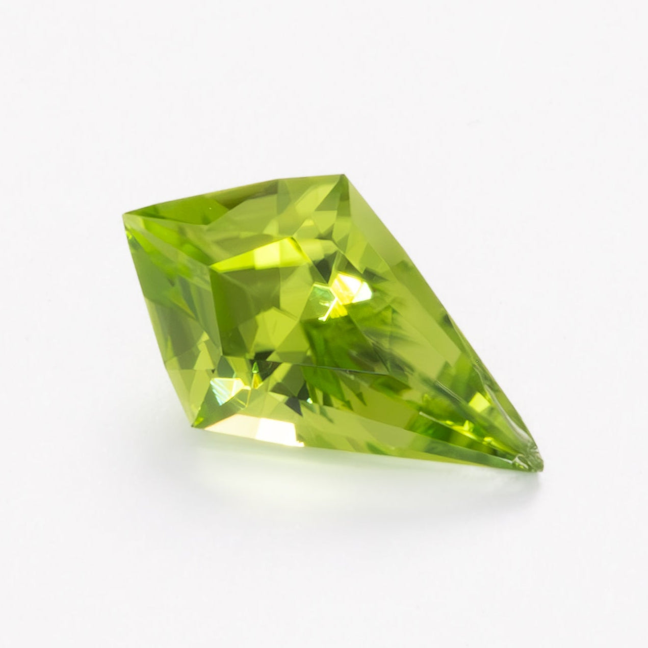 PD0108 green peridot kite cut