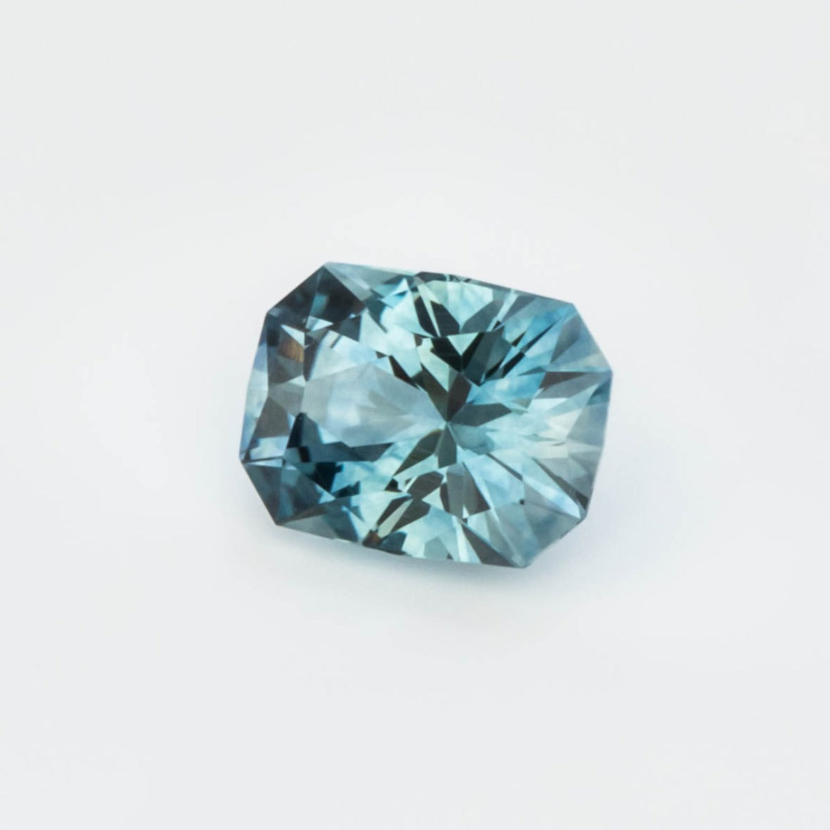 PSH0555 Montana Sapphire light blue radiant cut