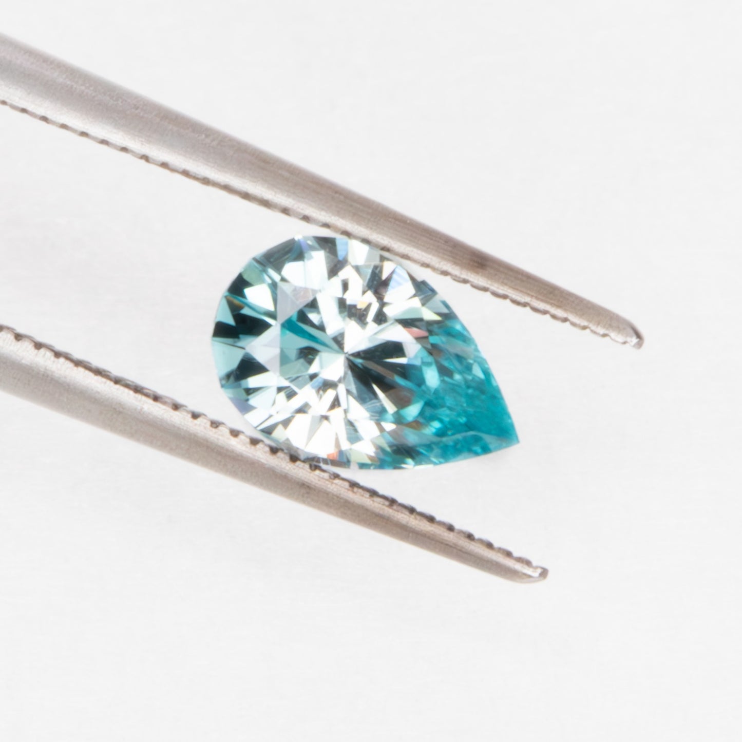 ZR0124 light blue pear zircon