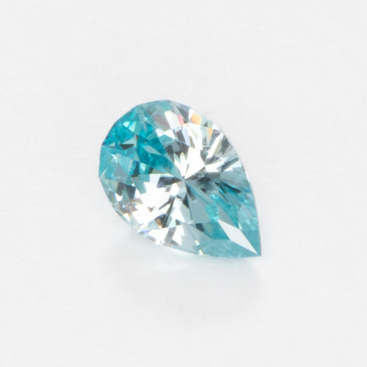 ZR0124 light blue pear zircon