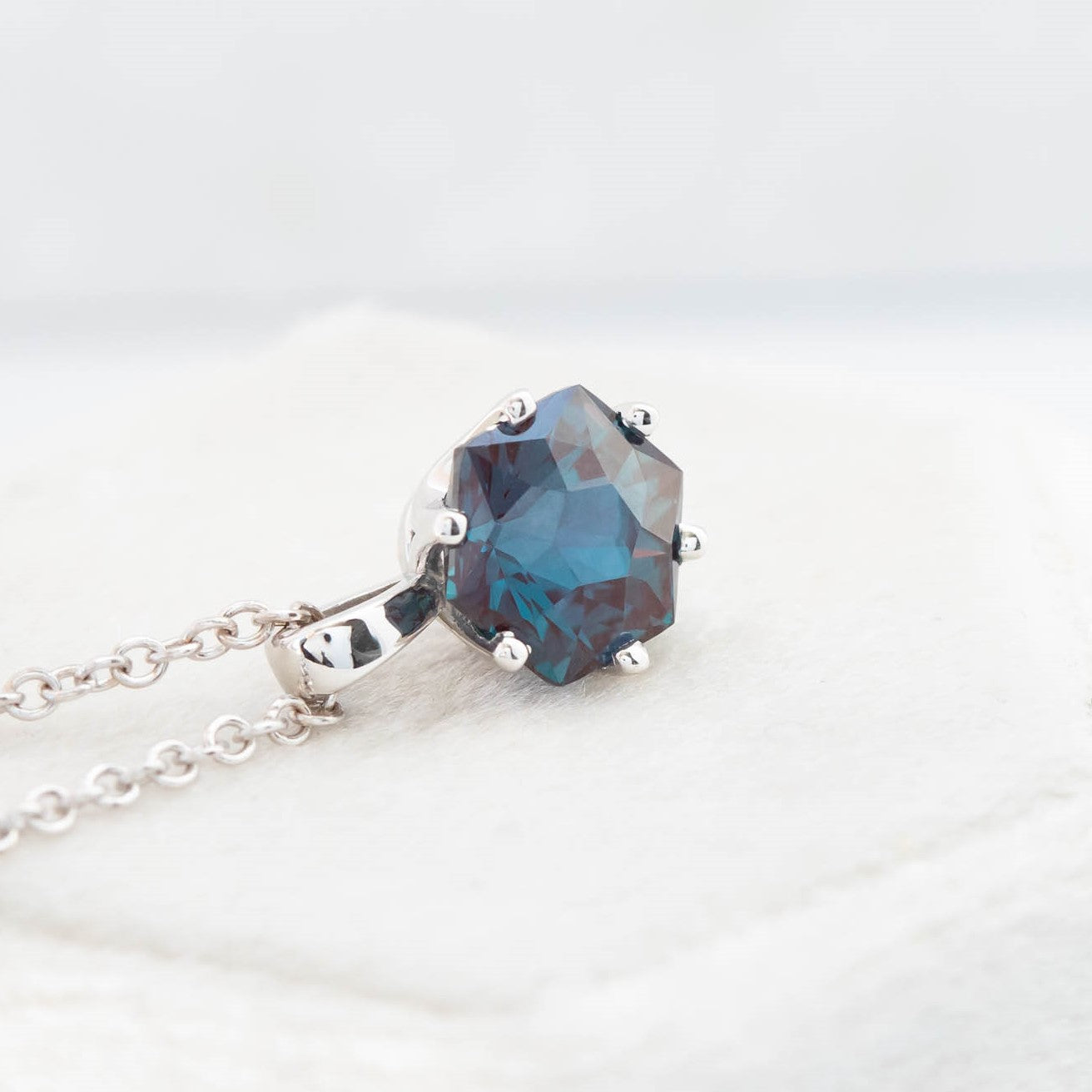eridanus necklace in white gold with lab alexandrite