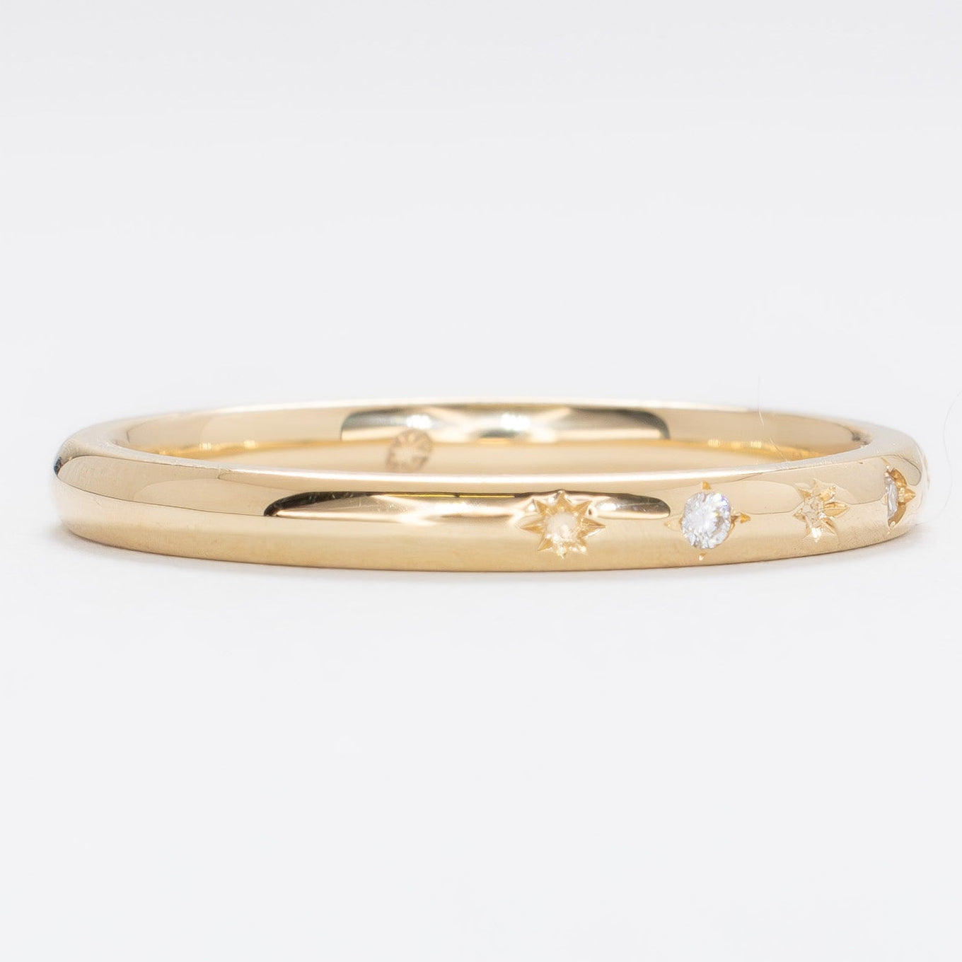 estel band with lab diamond accents in yellow gold