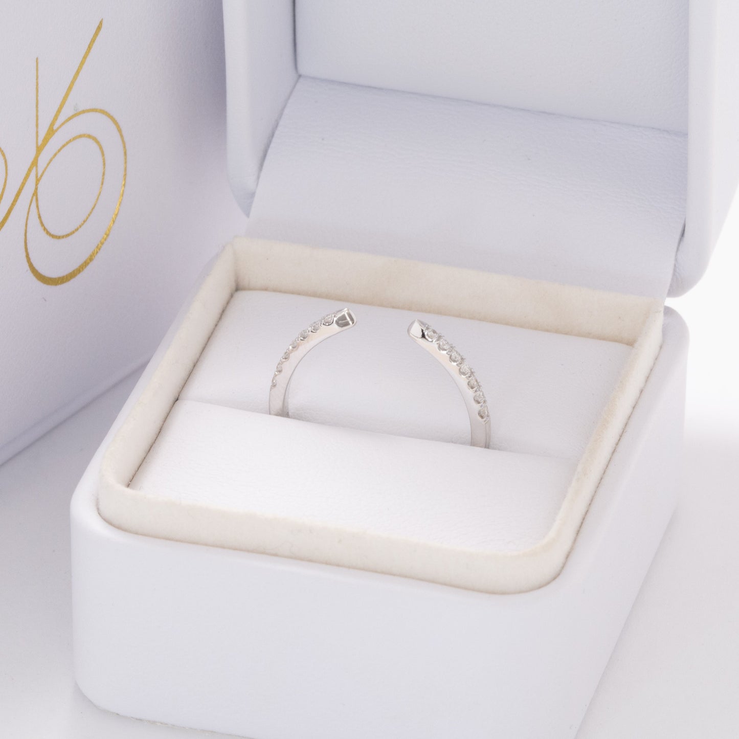 juliette open band in white gold with lab diamonds