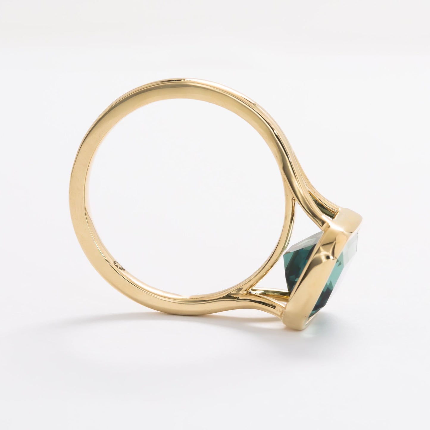 margot split shank bezel set ring