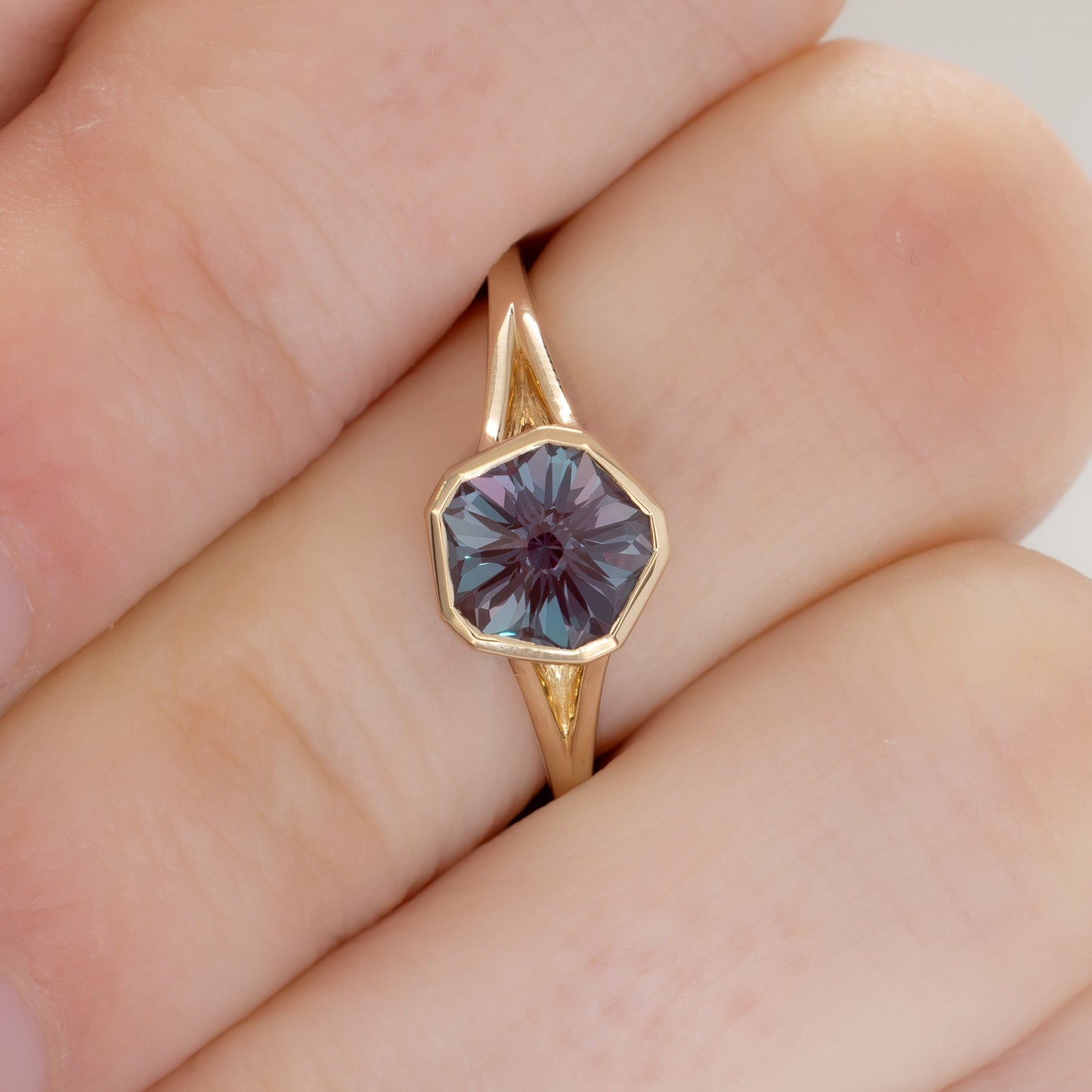 margot split shank solitaire in yellow gold with hanami lab alexandrite