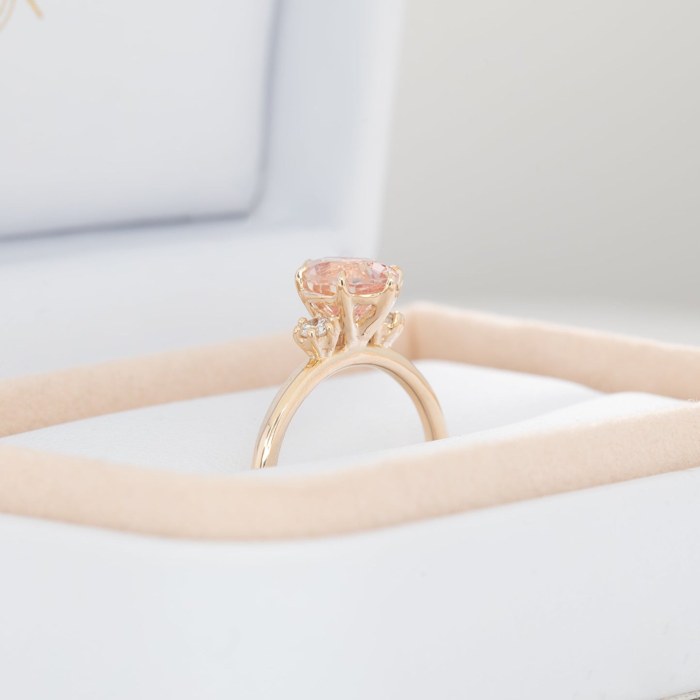 signy engagementring with oval peach lab sapphire