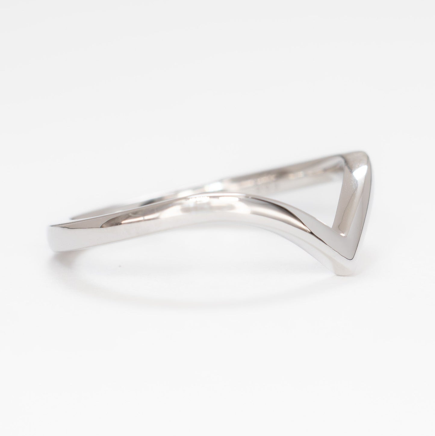 chevron ring in white gold