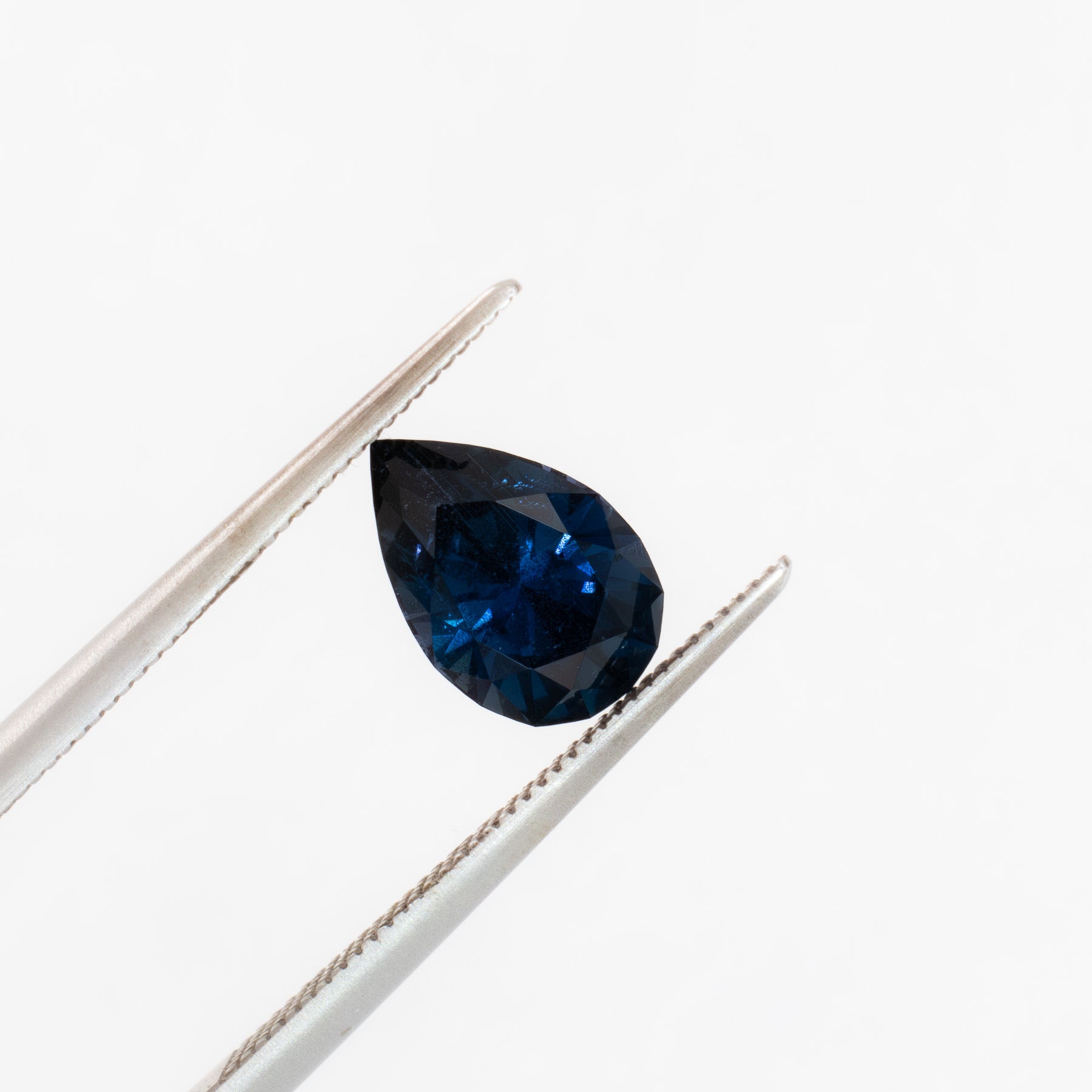 AF0130 rich blue pear african sapphire