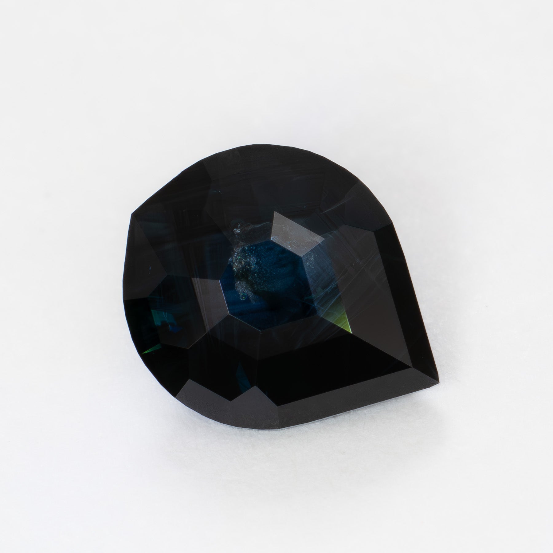 AU0116 midnight blue pear australian sapphire