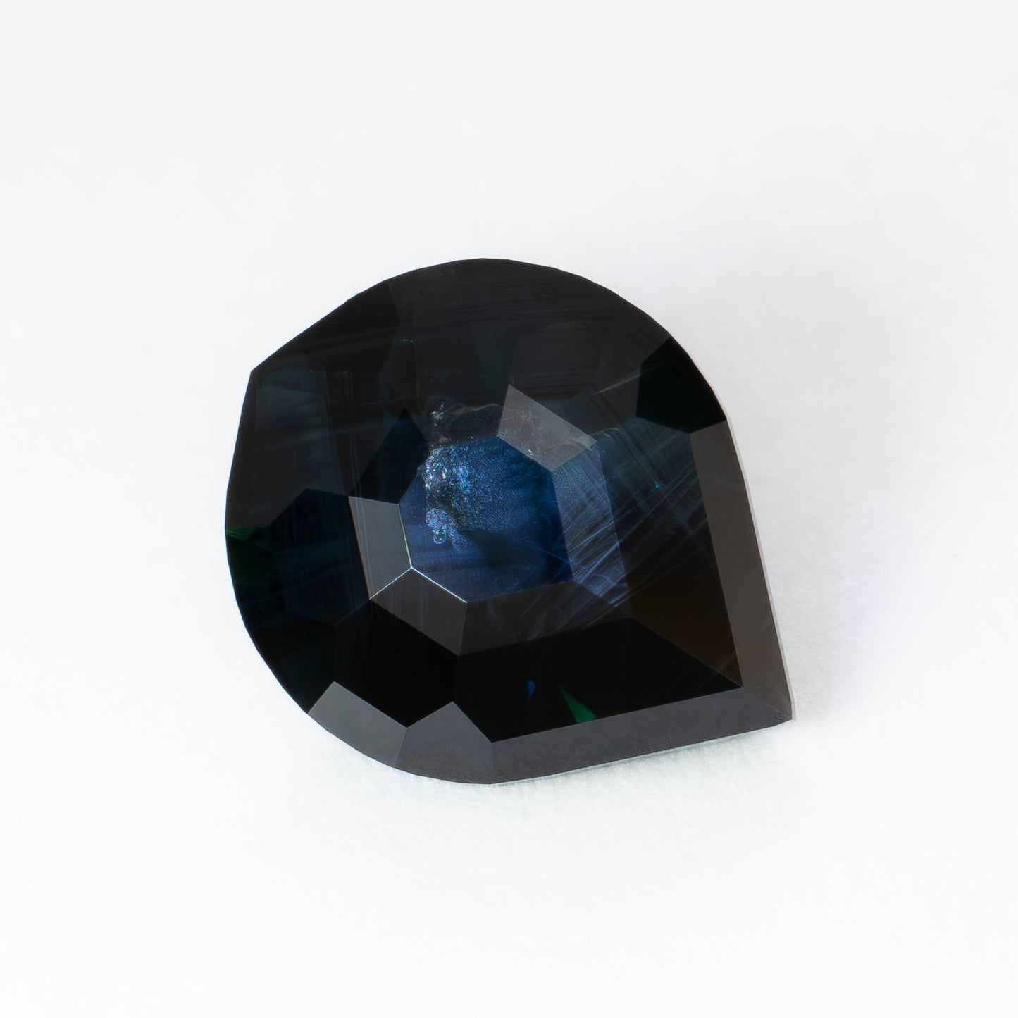 AU0116 midnight blue pear australian sapphire