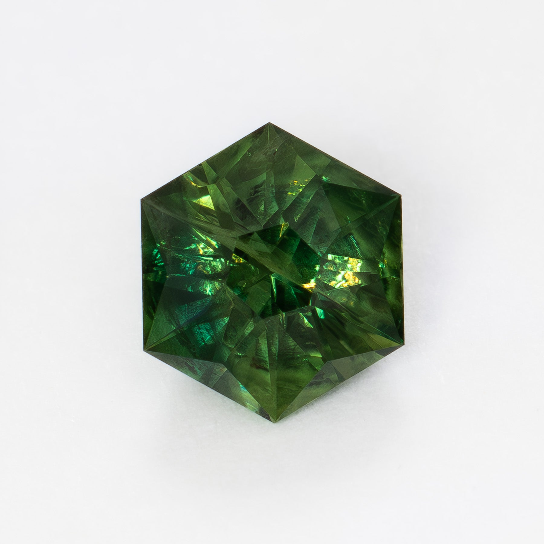 AU0125 green-yellow hex australian sapphire