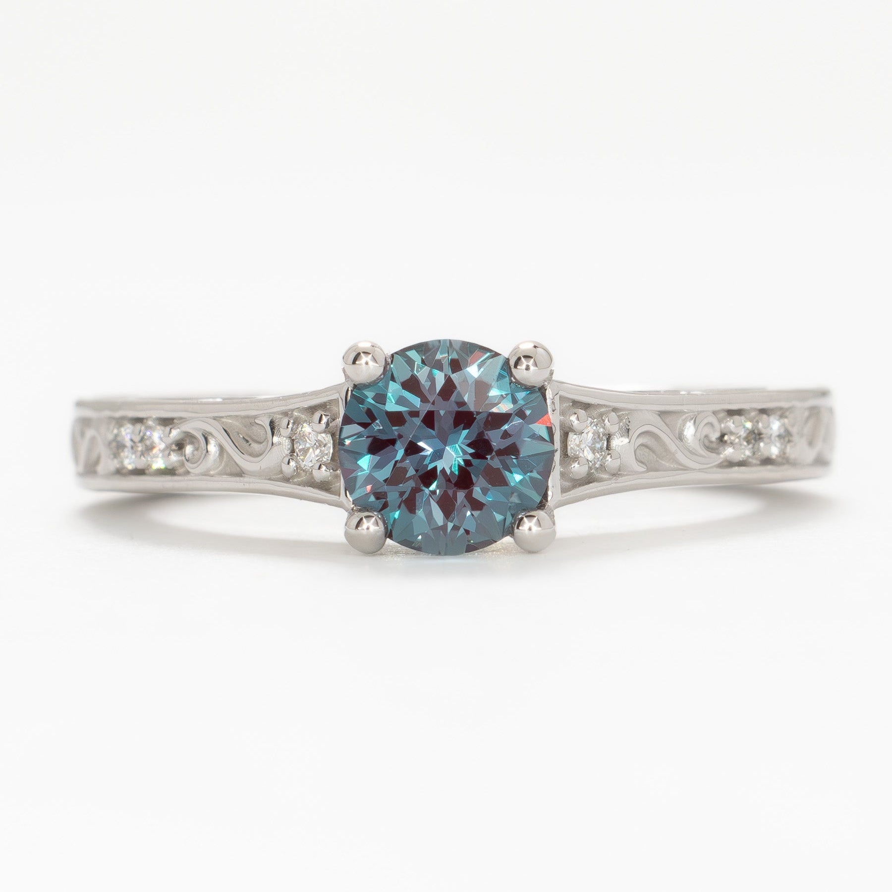 Clementine Ring with round lab sapphire in white gold