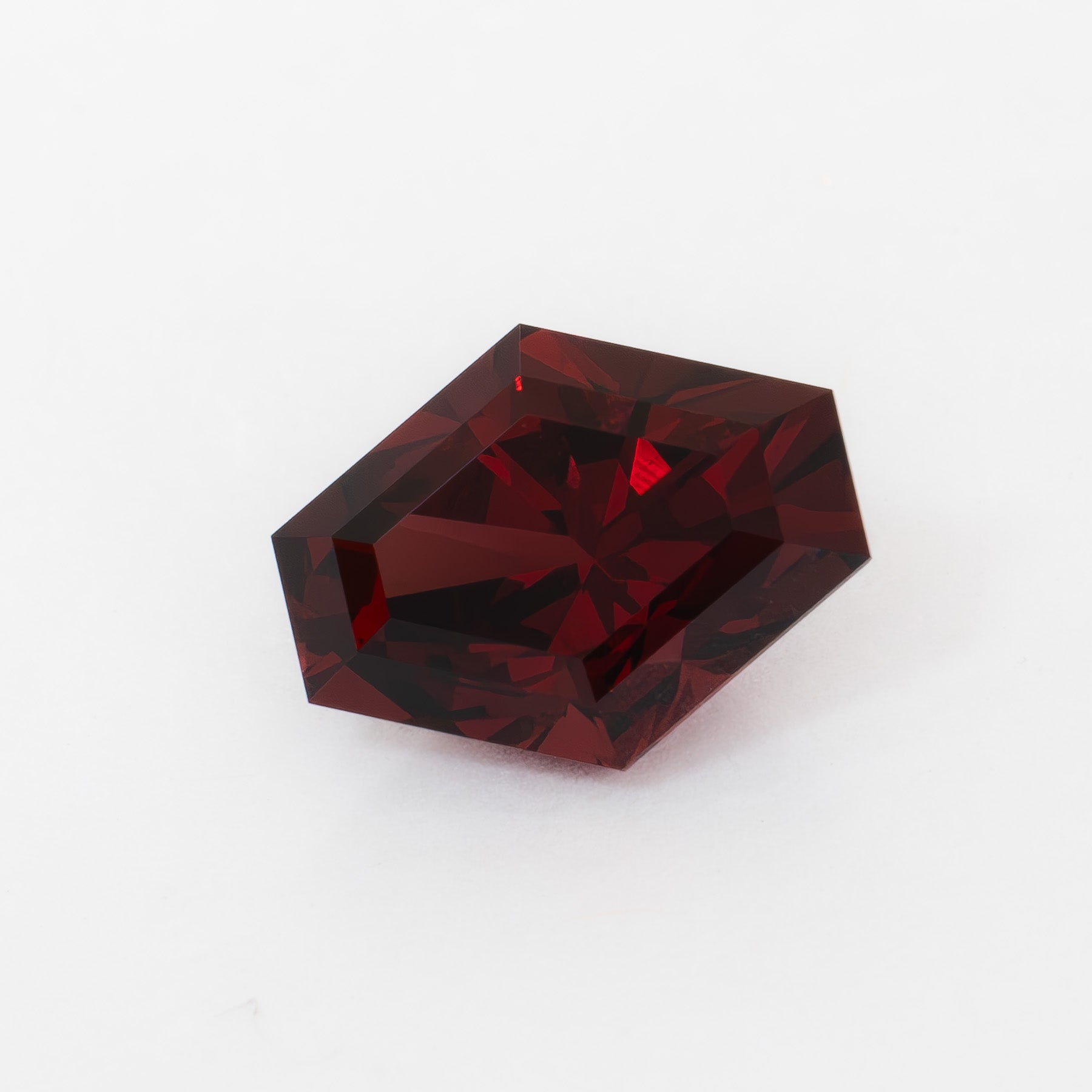 GR0107 deep red umba garnet elongated hex