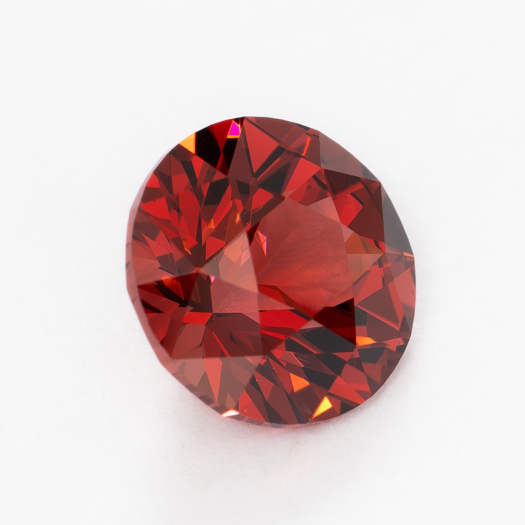 GR0122 1.63ct round red garnet