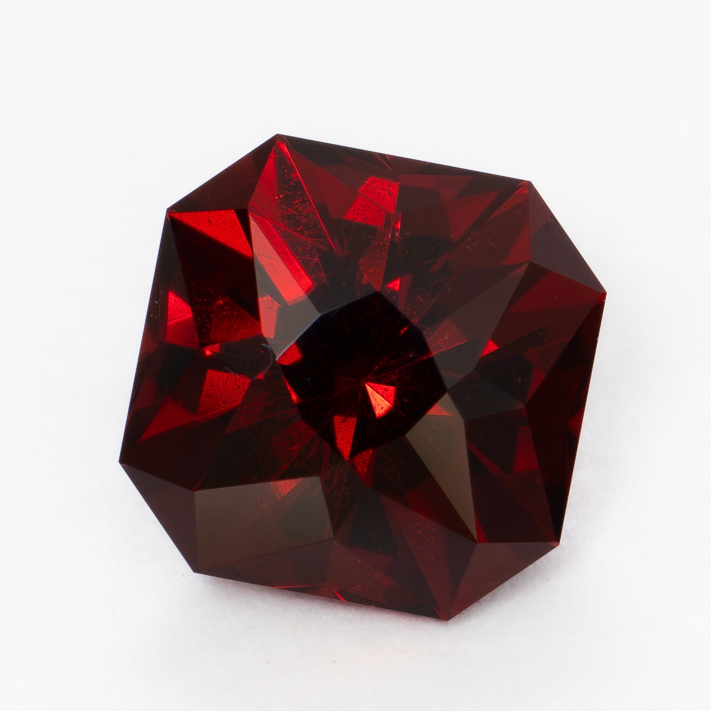 GR0130 2.72ct red asscher garnet