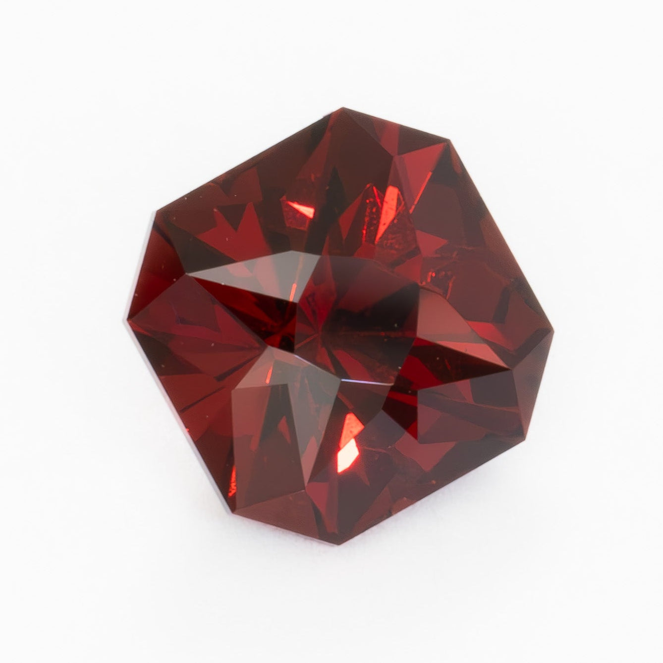 GR0130 red umba garnet asscher