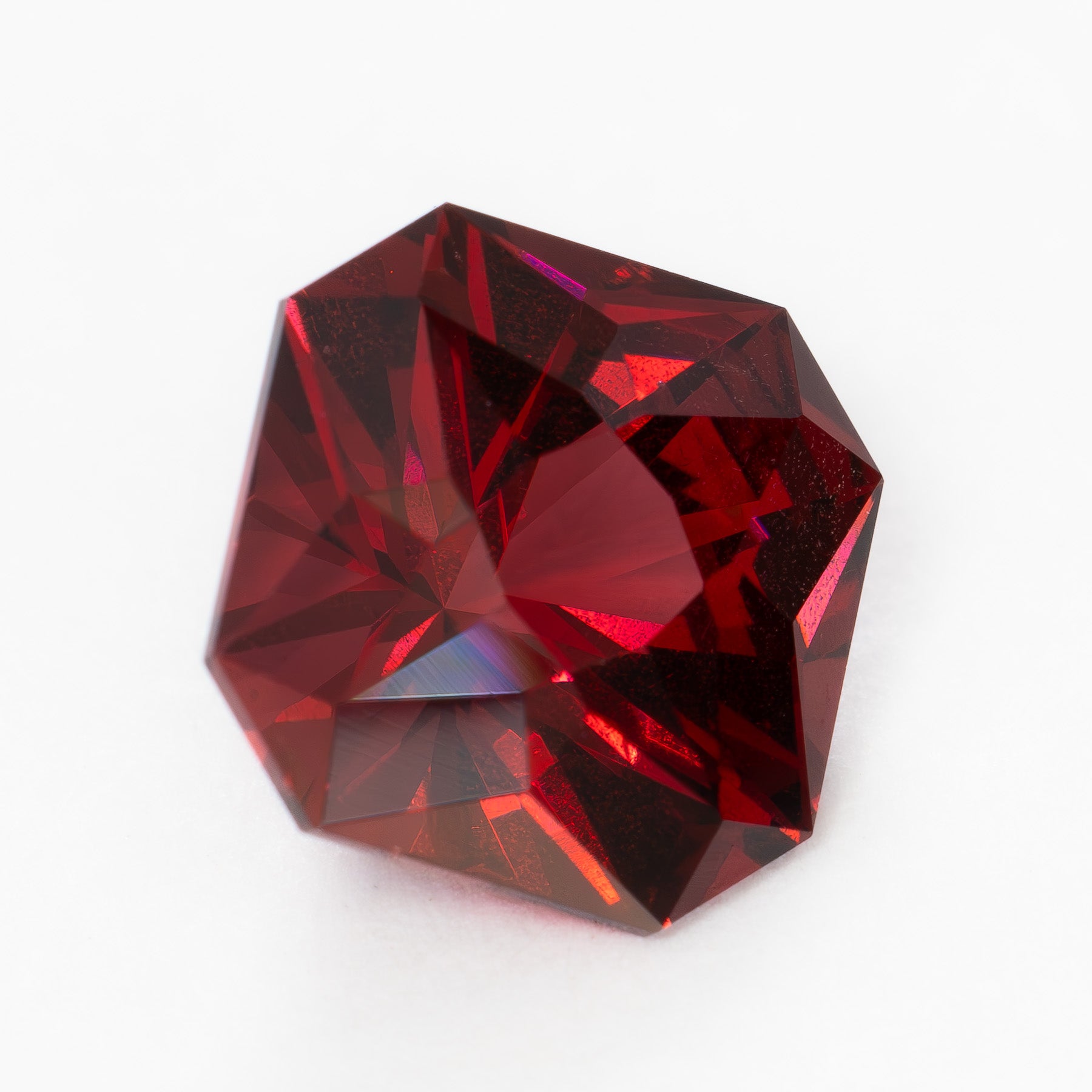 GR0131 2.80ct red asscher garnet