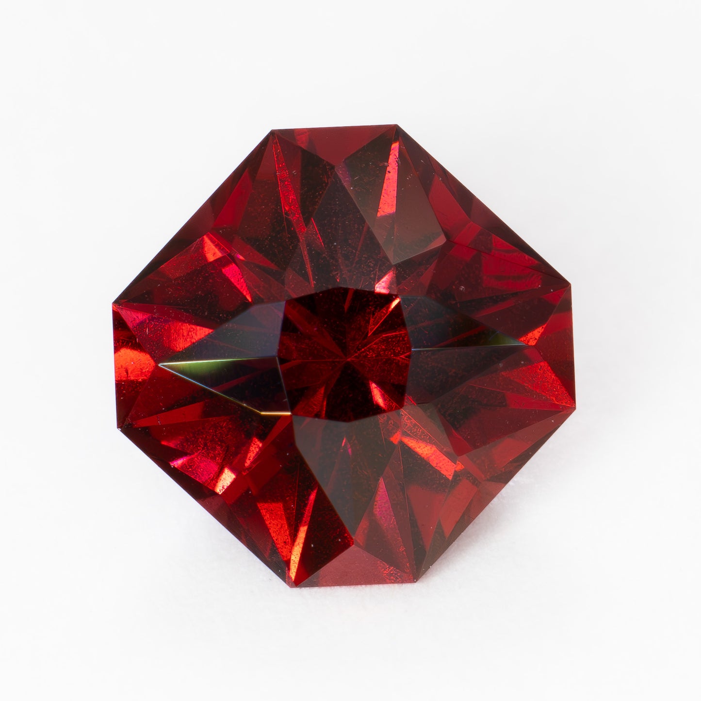 GR0131 2.80ct red asscher garnet