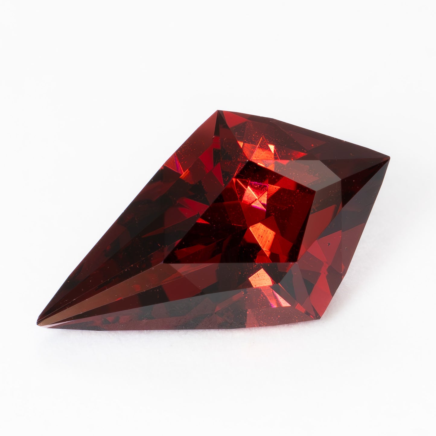 GR0132 1.93ct kite cut red garnet
