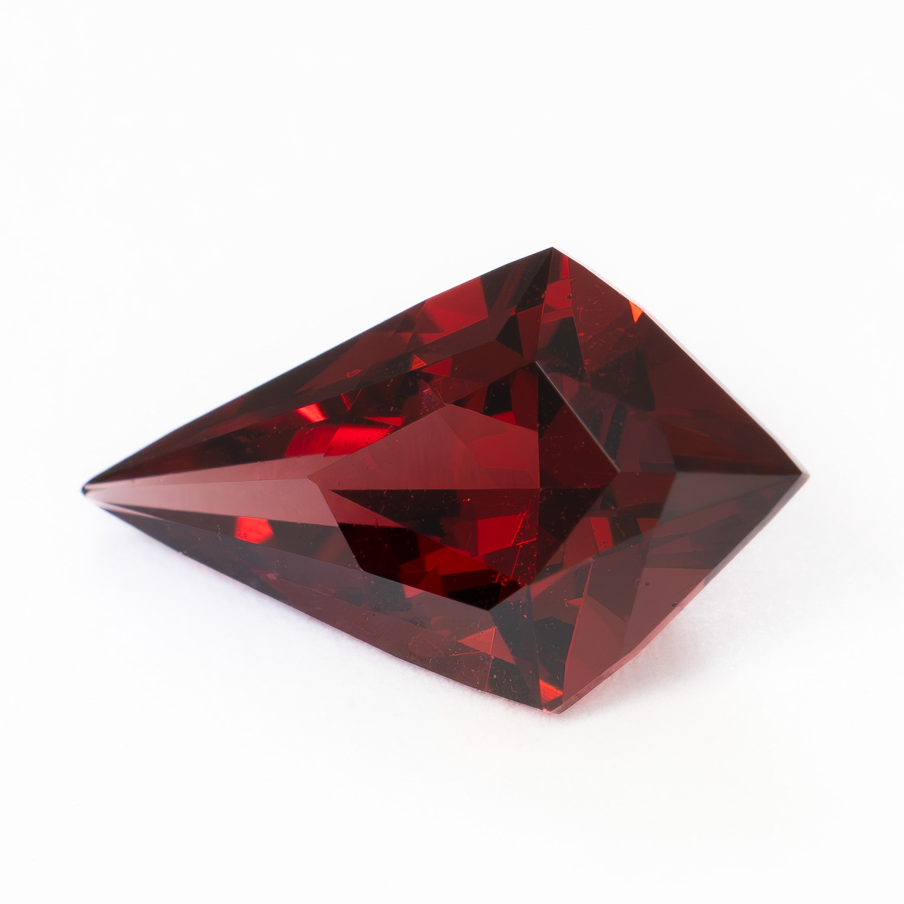 GR0132 1.93ct kite cut red garnet