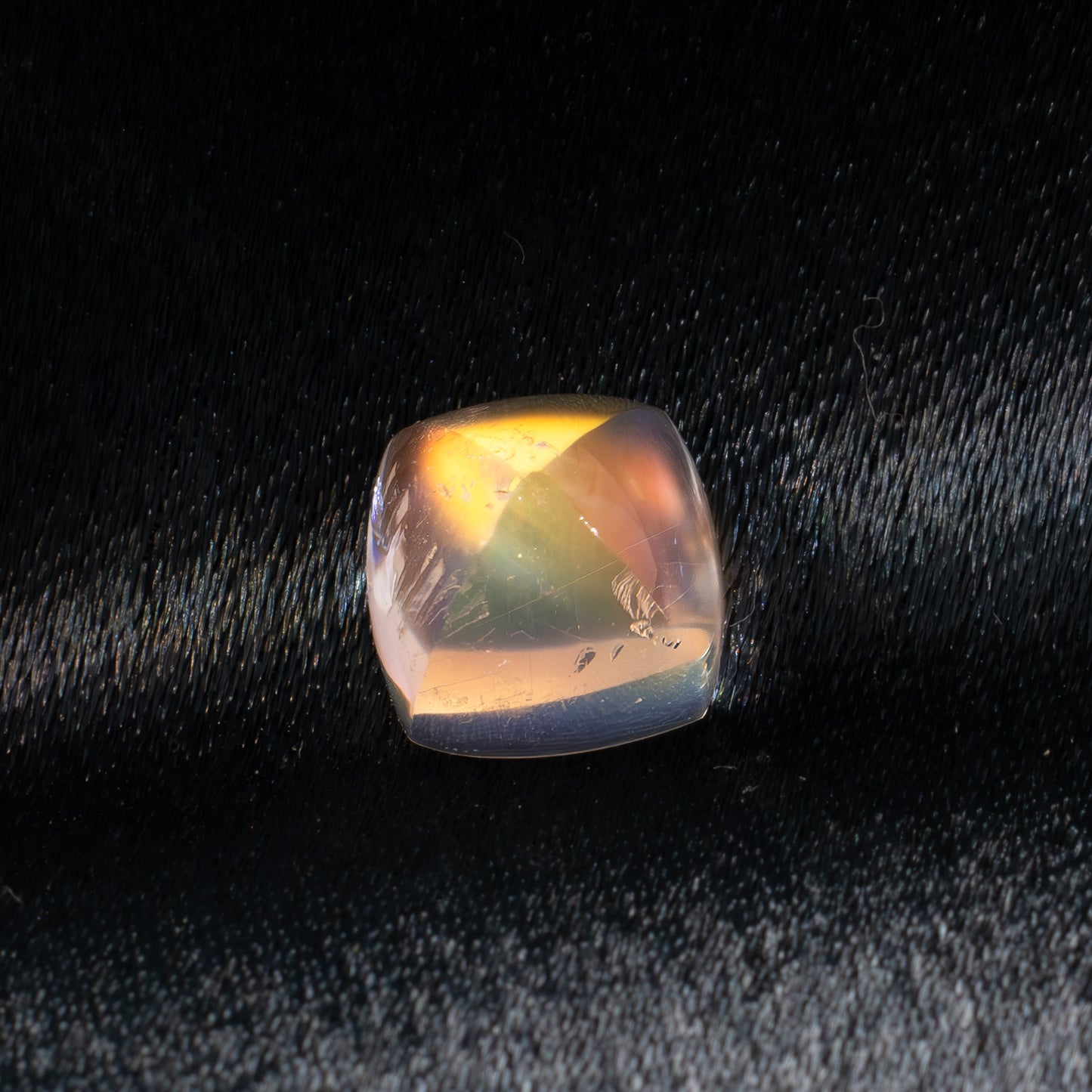 MNST001 8mm 3.37ct moonstone cushion cabochon