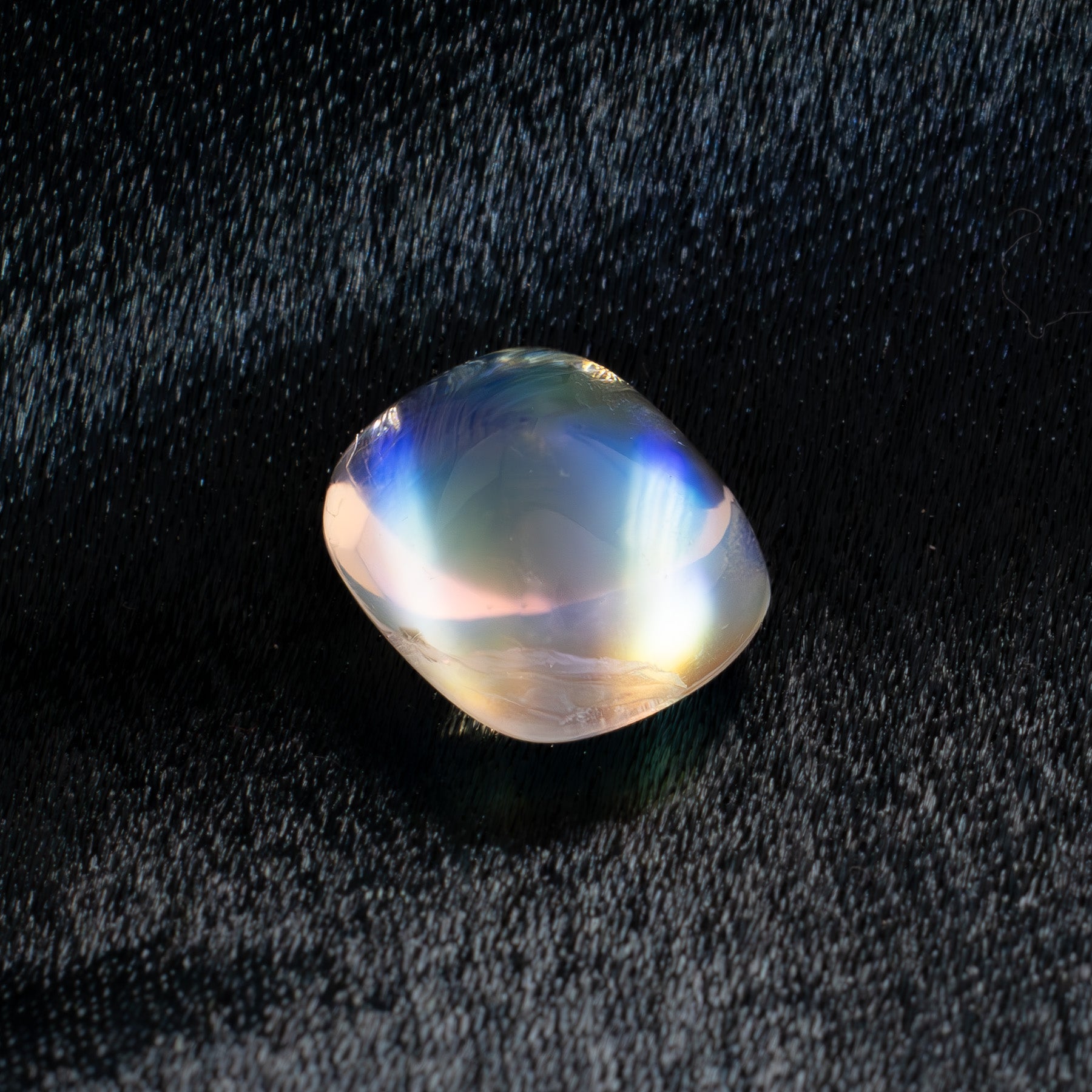 MNST004 4.38ct elongated cushion moonstone