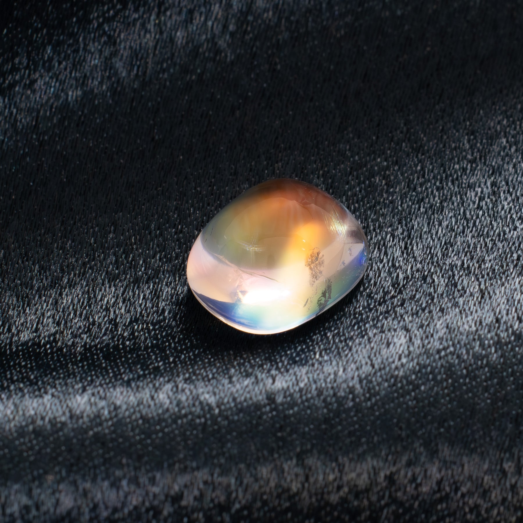 MNST006 4.60ct elongated cushion moonstone