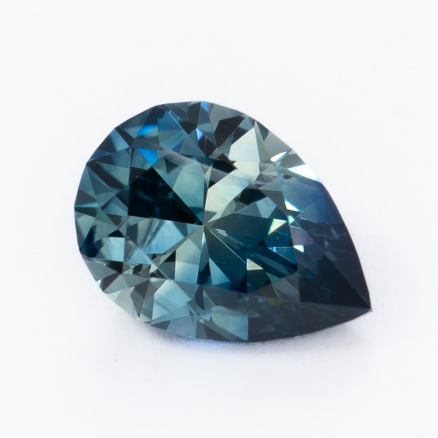 MS0248 bi-color blue and white pear montana sapphire