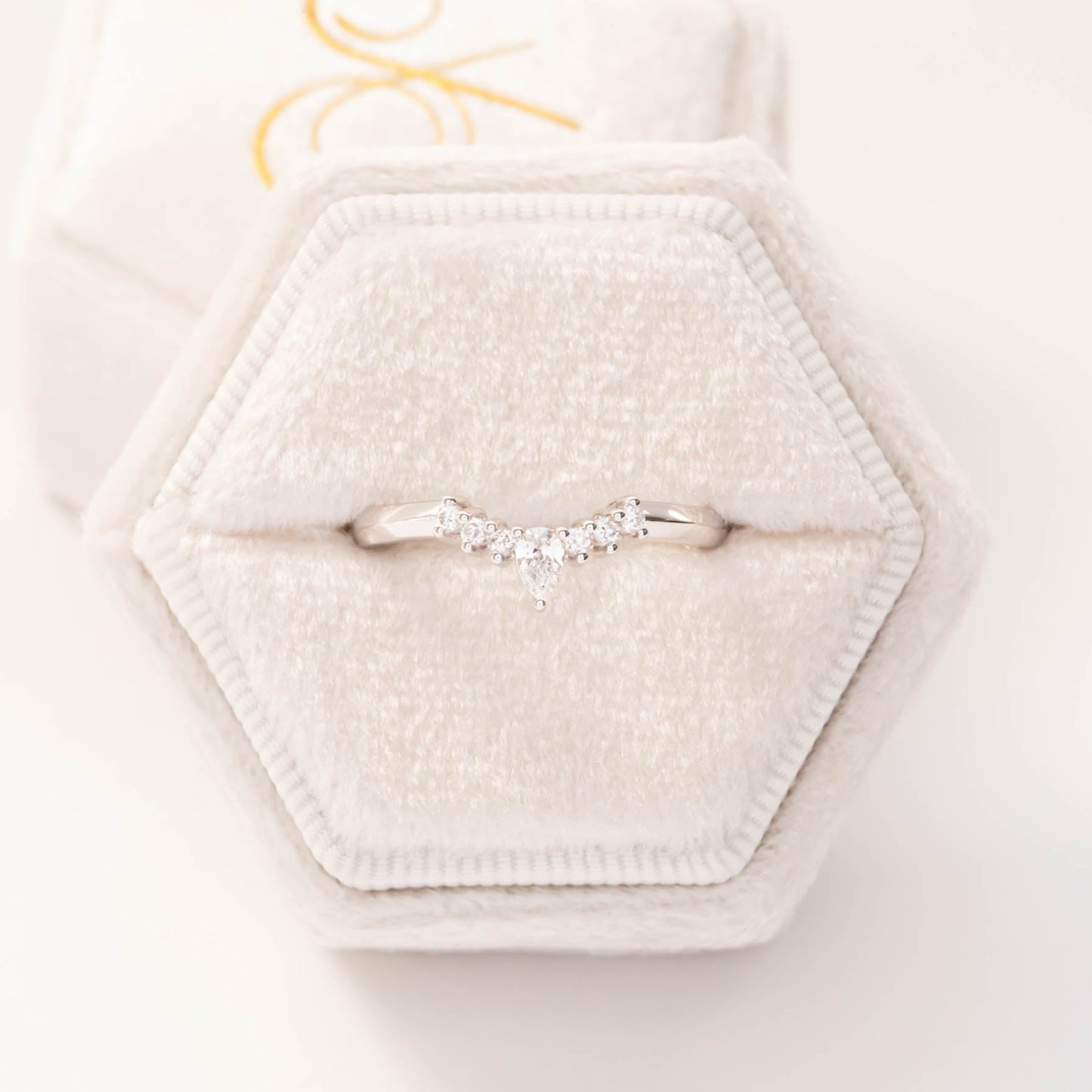 knife edge wedding band with lab diamonds