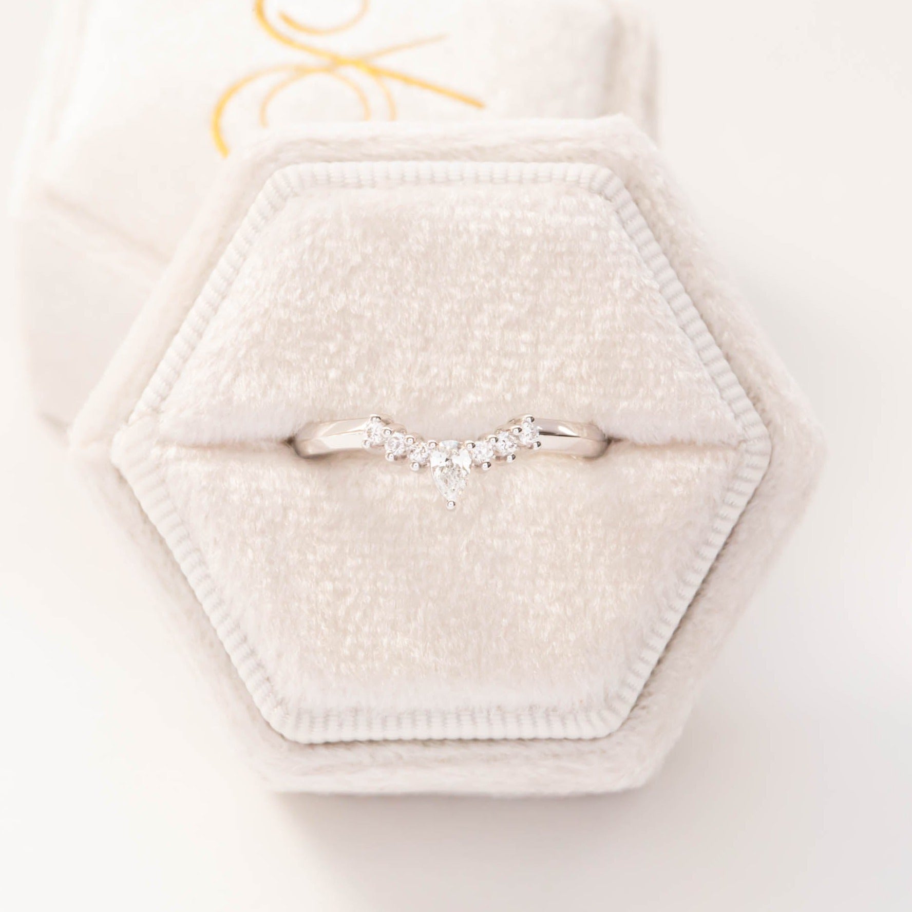 knife edge wedding band with lab diamonds