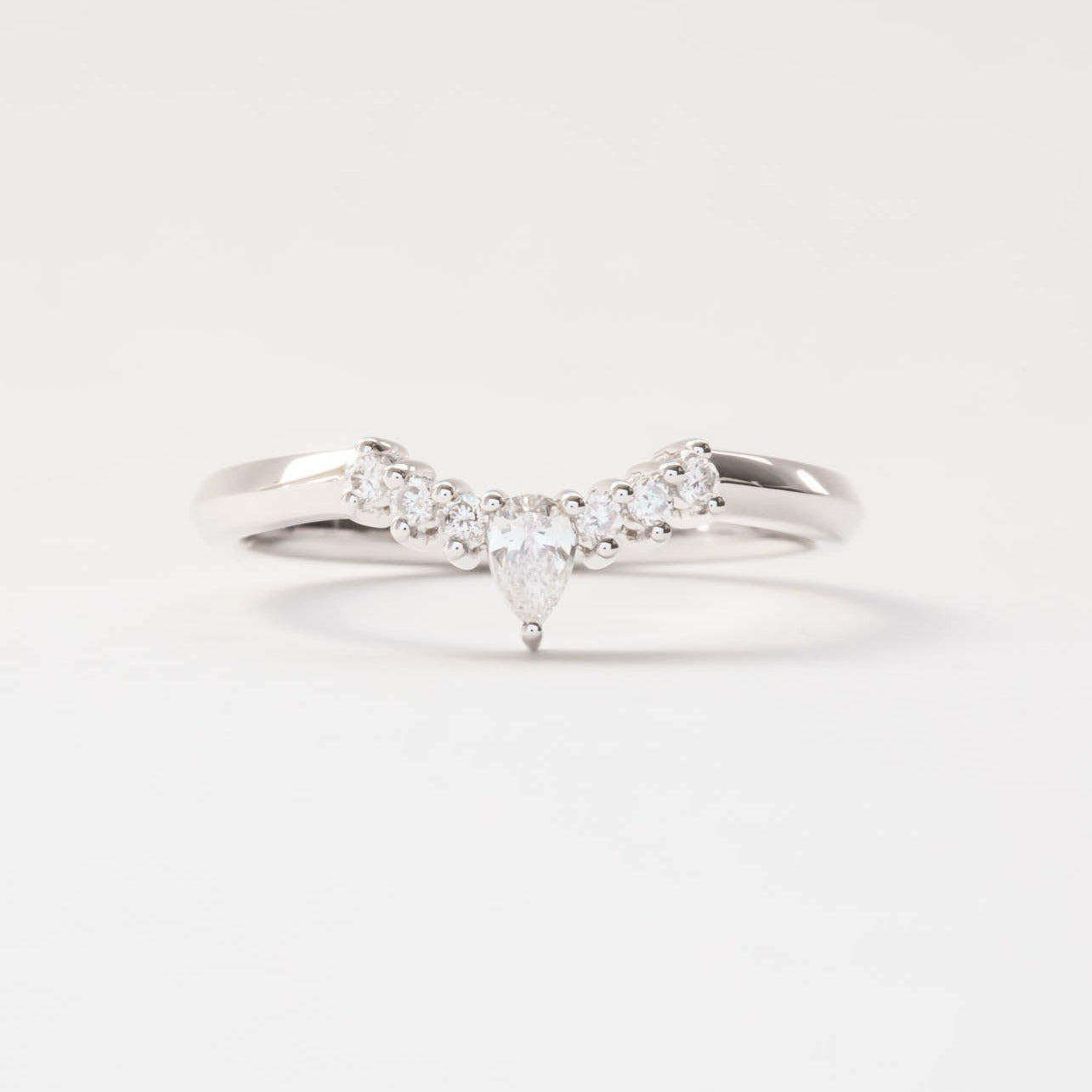 knife edge wedding band with lab diamonds