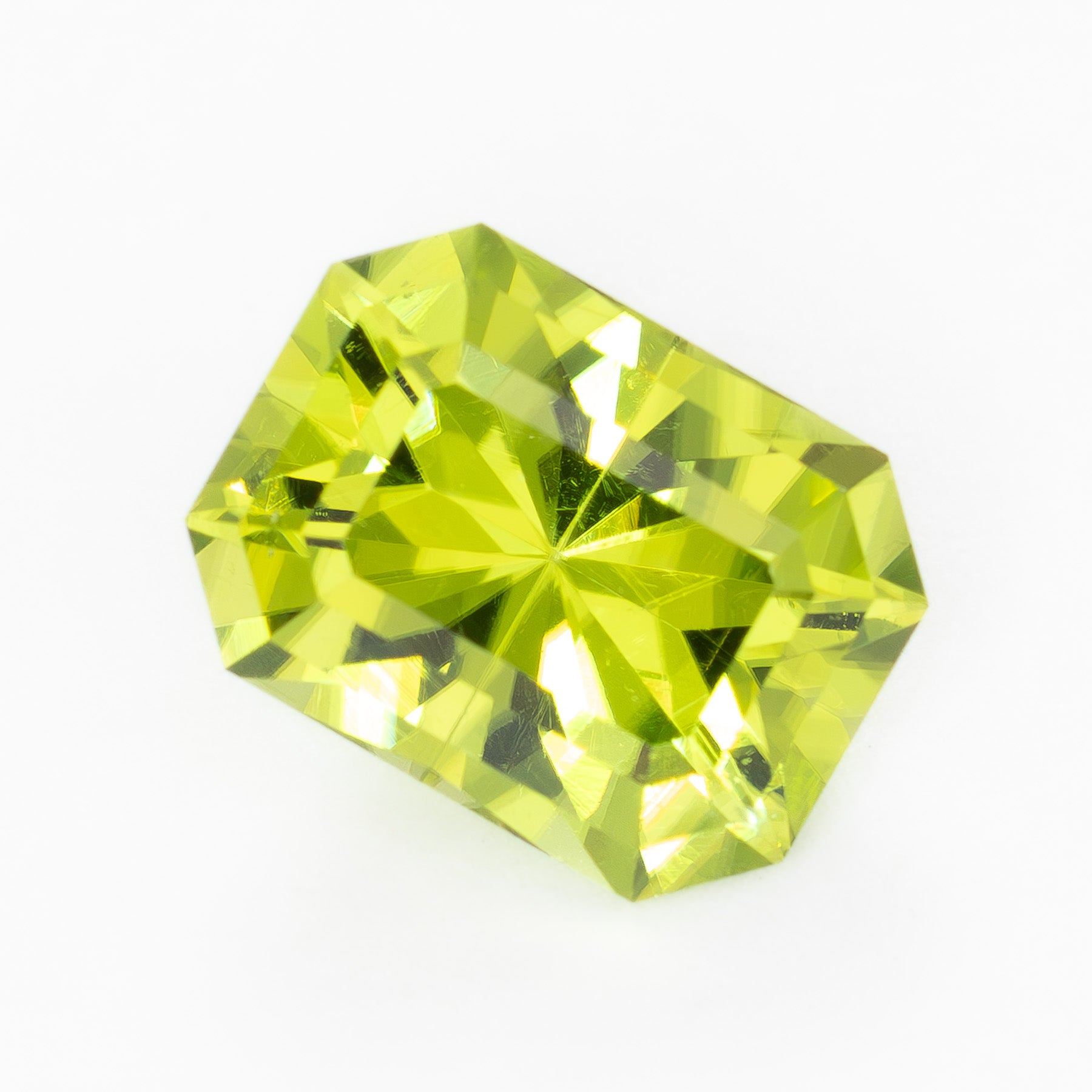 PD0100 2.55ct radiant cut peridot