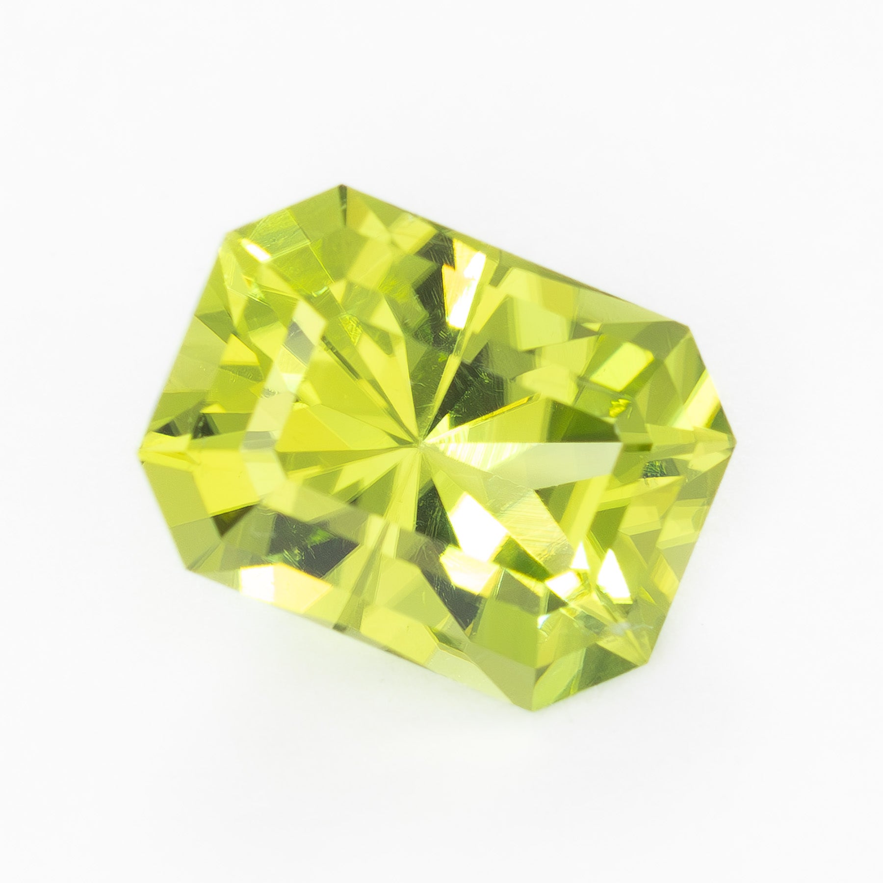 PD0100 2.55ct radiant cut peridot