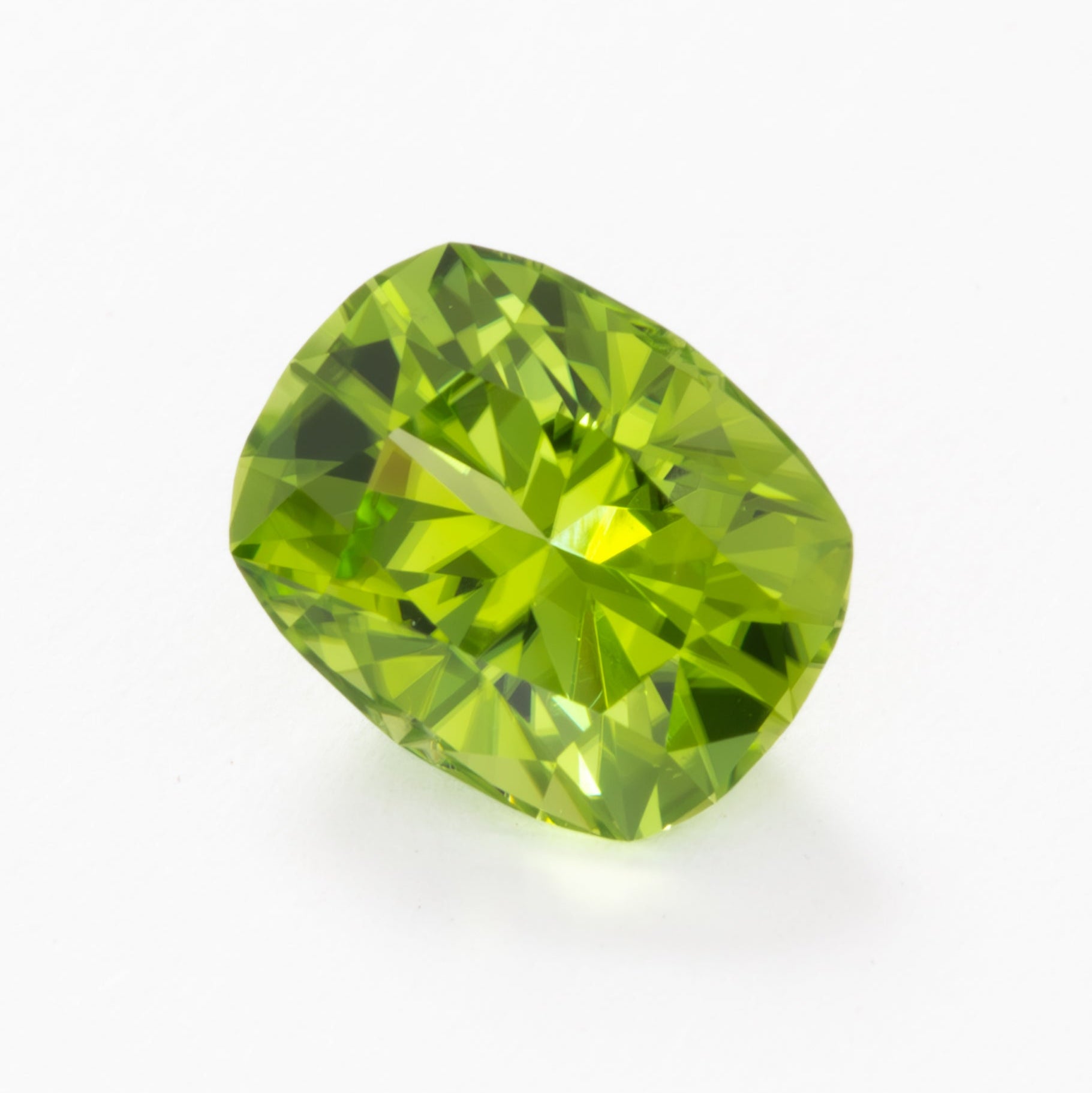 PD0105 elongated cushion peridot